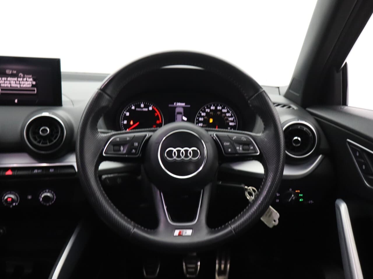 Audi Q2 1.0 TFSI 30 S line — image 16