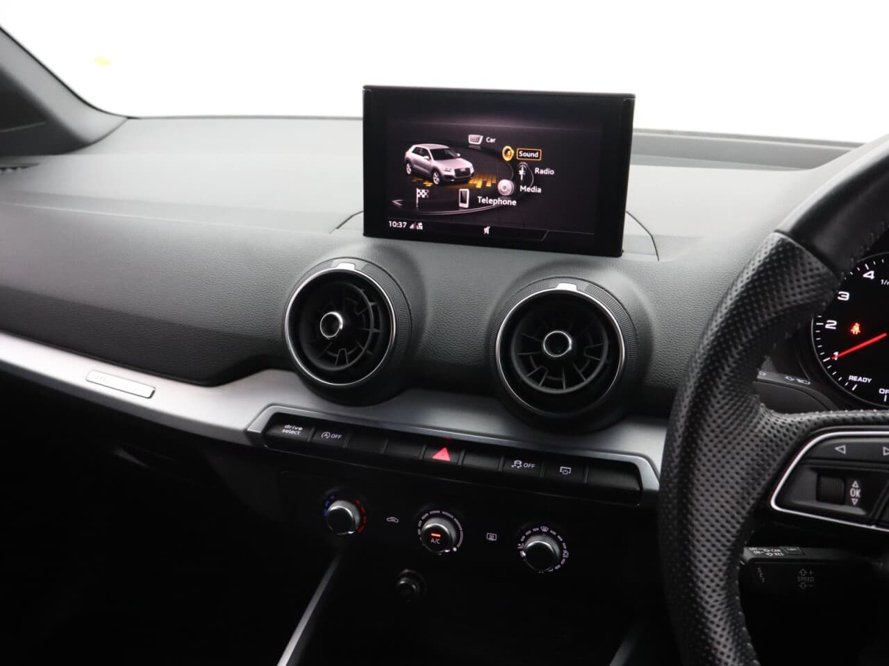 Audi Q2 1.0 TFSI 30 S line — image 22