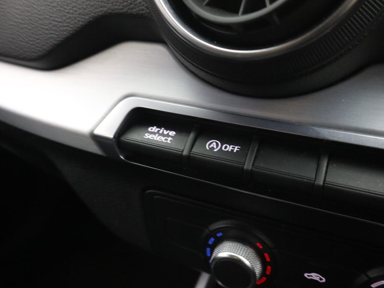 Audi Q2 1.0 TFSI 30 S line — image 29