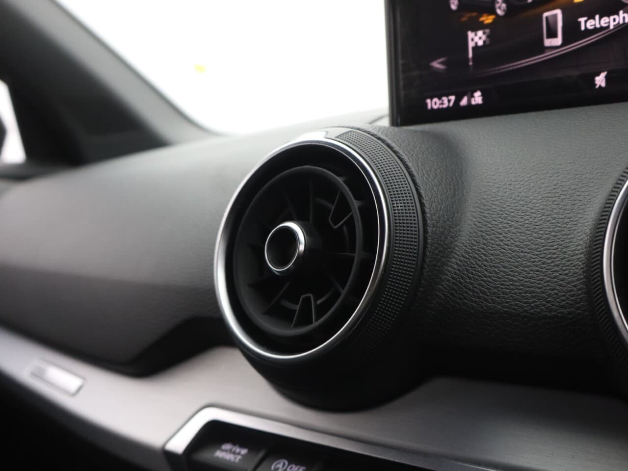 Audi Q2 1.0 TFSI 30 S line — image 32