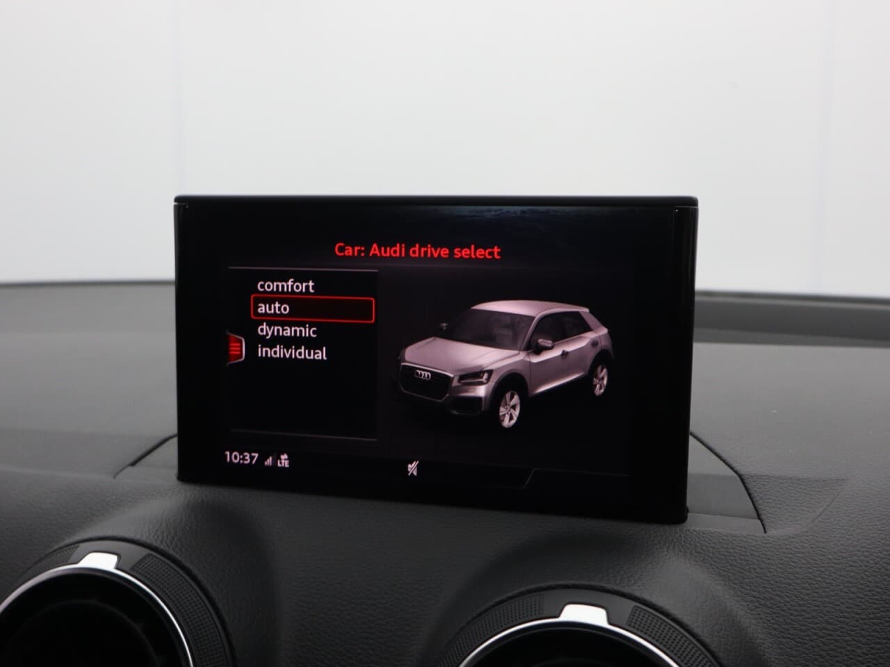 Audi Q2 1.0 TFSI 30 S line — image 34
