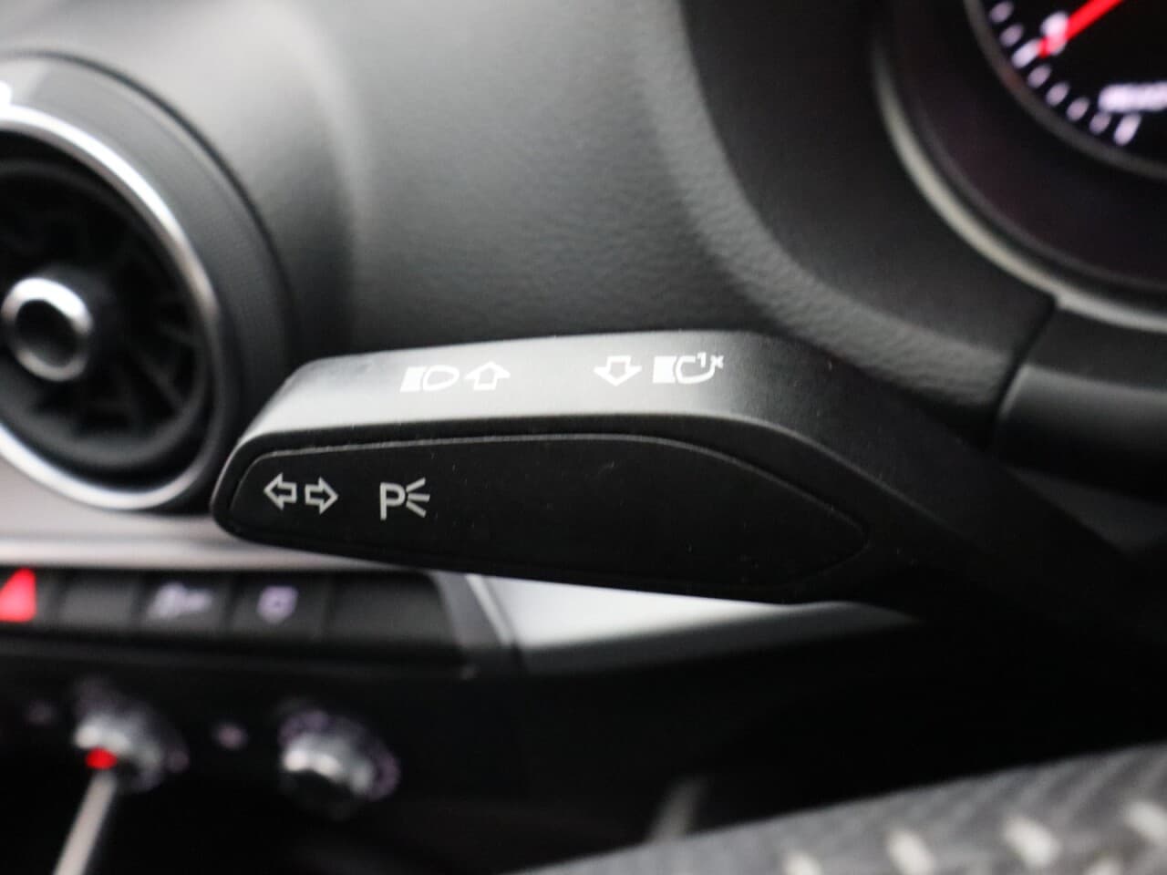Audi Q2 1.0 TFSI 30 S line — image 39
