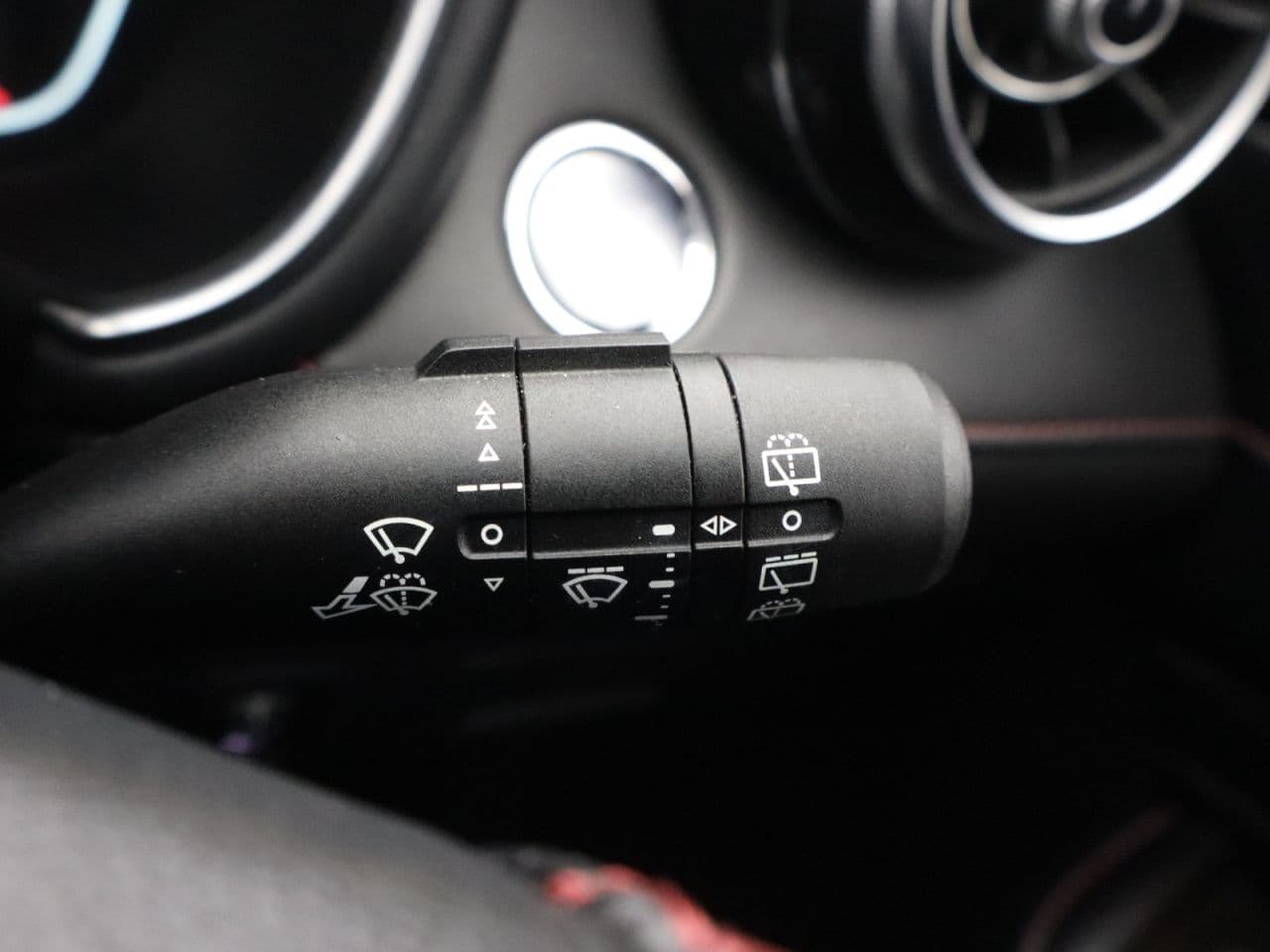 MG MG Hs 1.5 T-GDI Exclusive — image 42