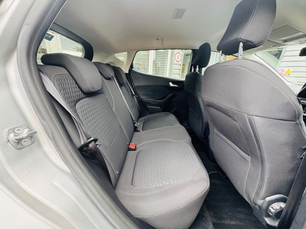 Ford Fiesta 1.0T EcoBoost Titanium — image 10