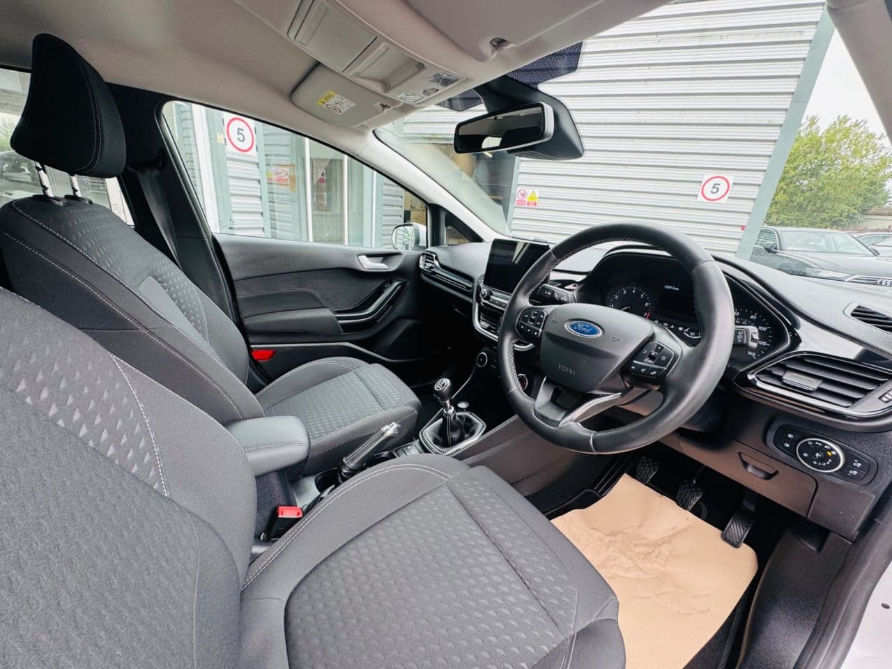 Ford Fiesta 1.0T EcoBoost Titanium — image 15
