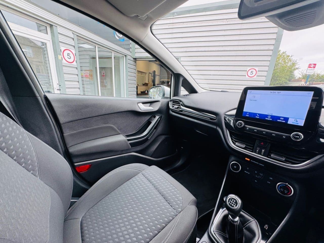Ford Fiesta 1.0T EcoBoost Titanium — image 26