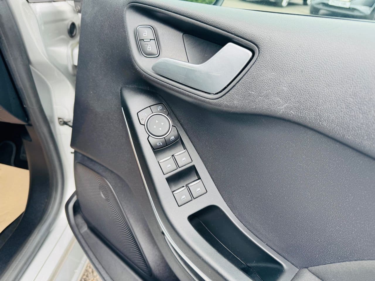 Ford Fiesta 1.0T EcoBoost Titanium — image 29