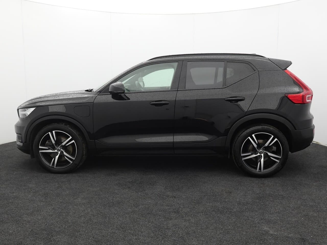Volvo XC40 1.5h T5 Twin Engine Recharge 10.7kWh R-Design — image 6