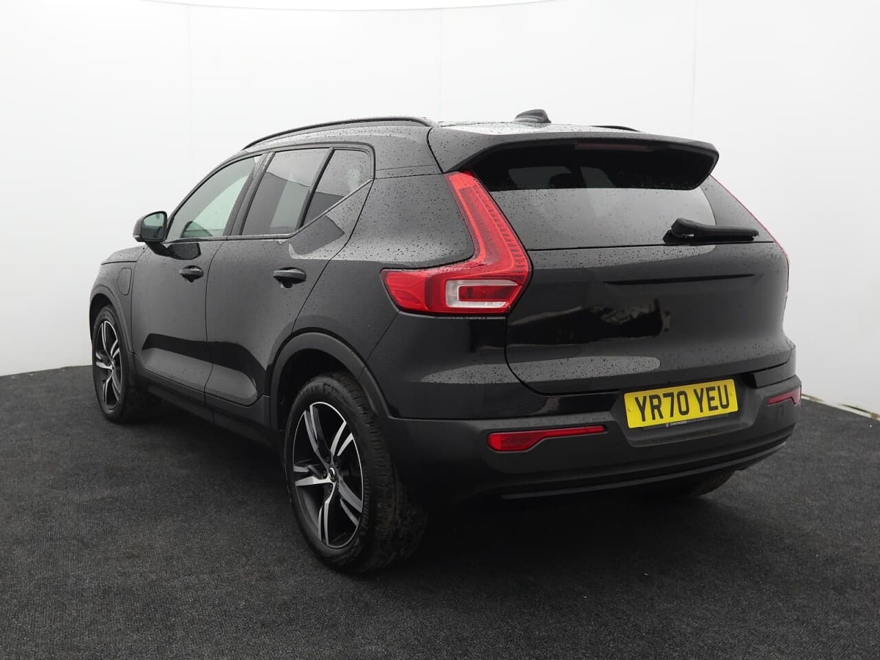 Volvo XC40 1.5h T5 Twin Engine Recharge 10.7kWh R-Design — image 8