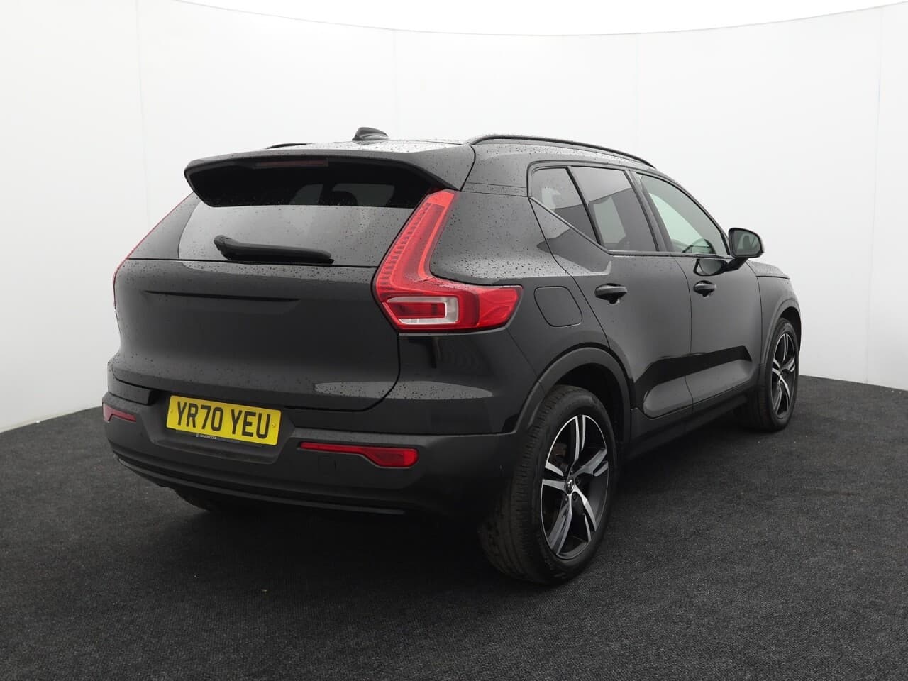 Volvo XC40 1.5h T5 Twin Engine Recharge 10.7kWh R-Design — image 10