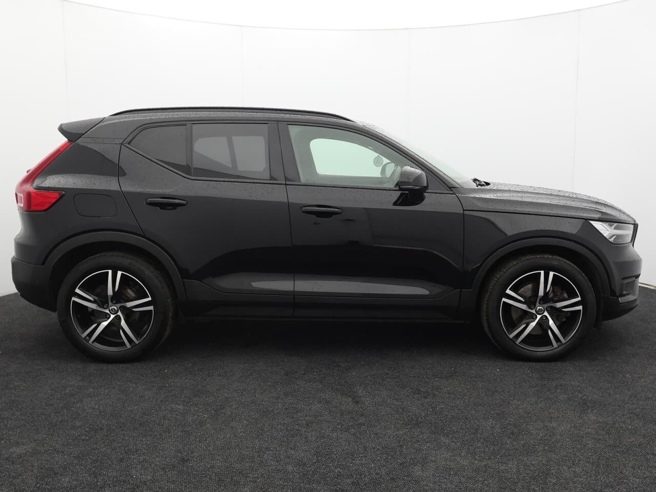 Volvo XC40 1.5h T5 Twin Engine Recharge 10.7kWh R-Design — image 11