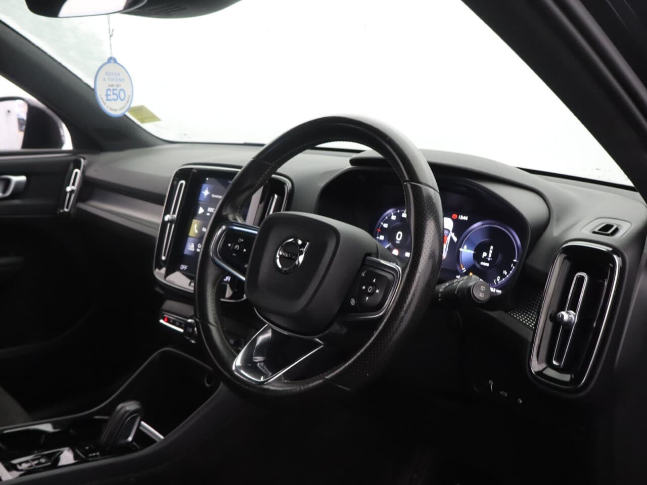 Volvo XC40 1.5h T5 Twin Engine Recharge 10.7kWh R-Design — image 12
