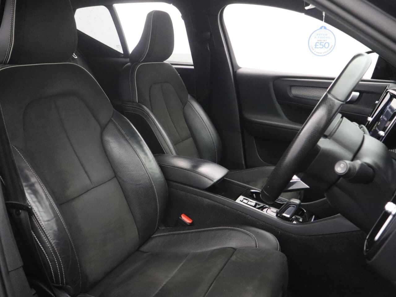 Volvo XC40 1.5h T5 Twin Engine Recharge 10.7kWh R-Design — image 14