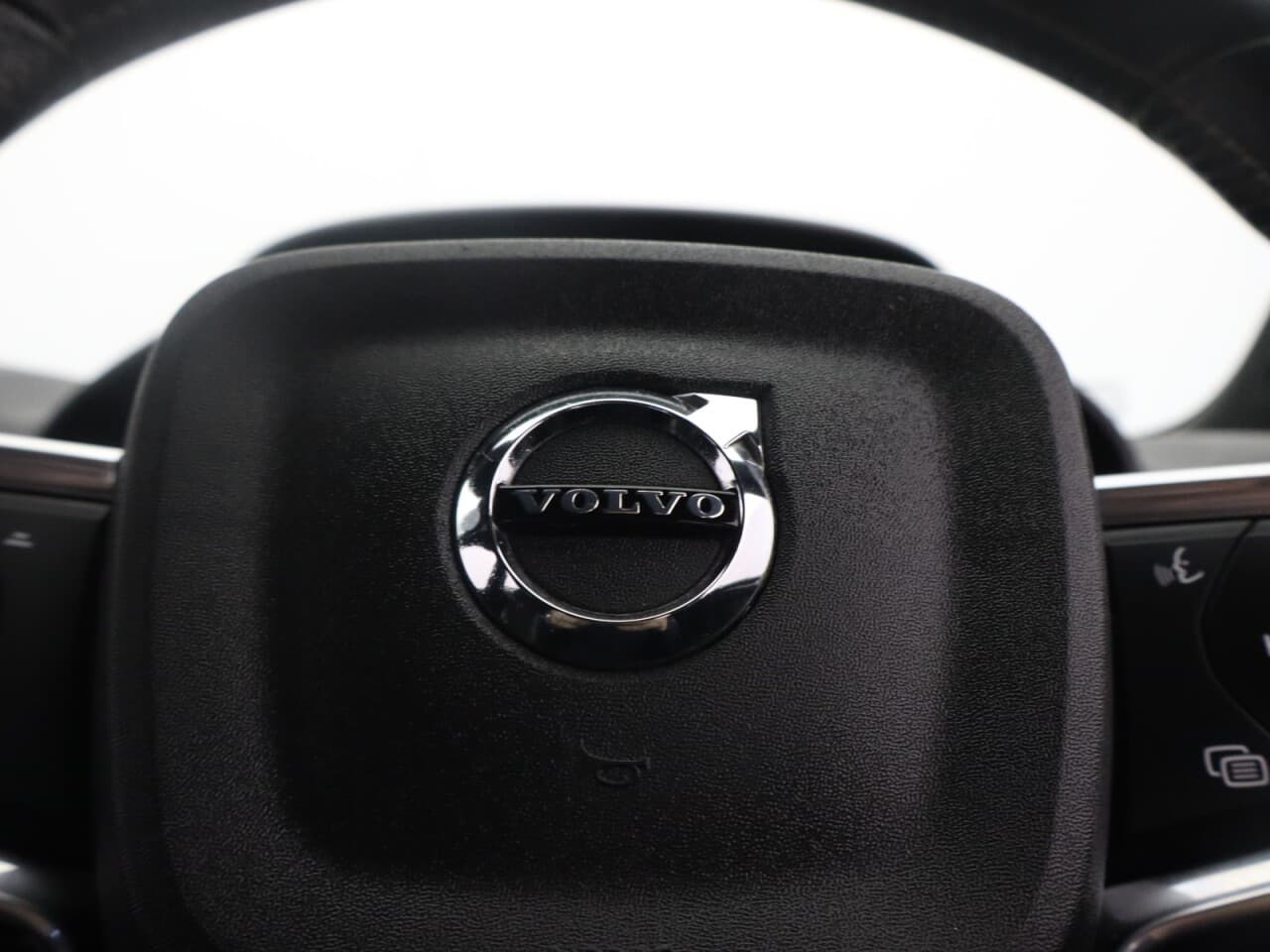 Volvo XC40 1.5h T5 Twin Engine Recharge 10.7kWh R-Design — image 20