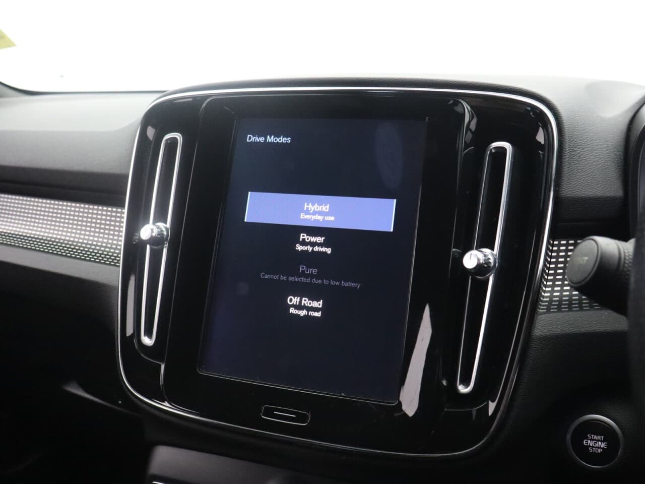 Volvo XC40 1.5h T5 Twin Engine Recharge 10.7kWh R-Design — image 34