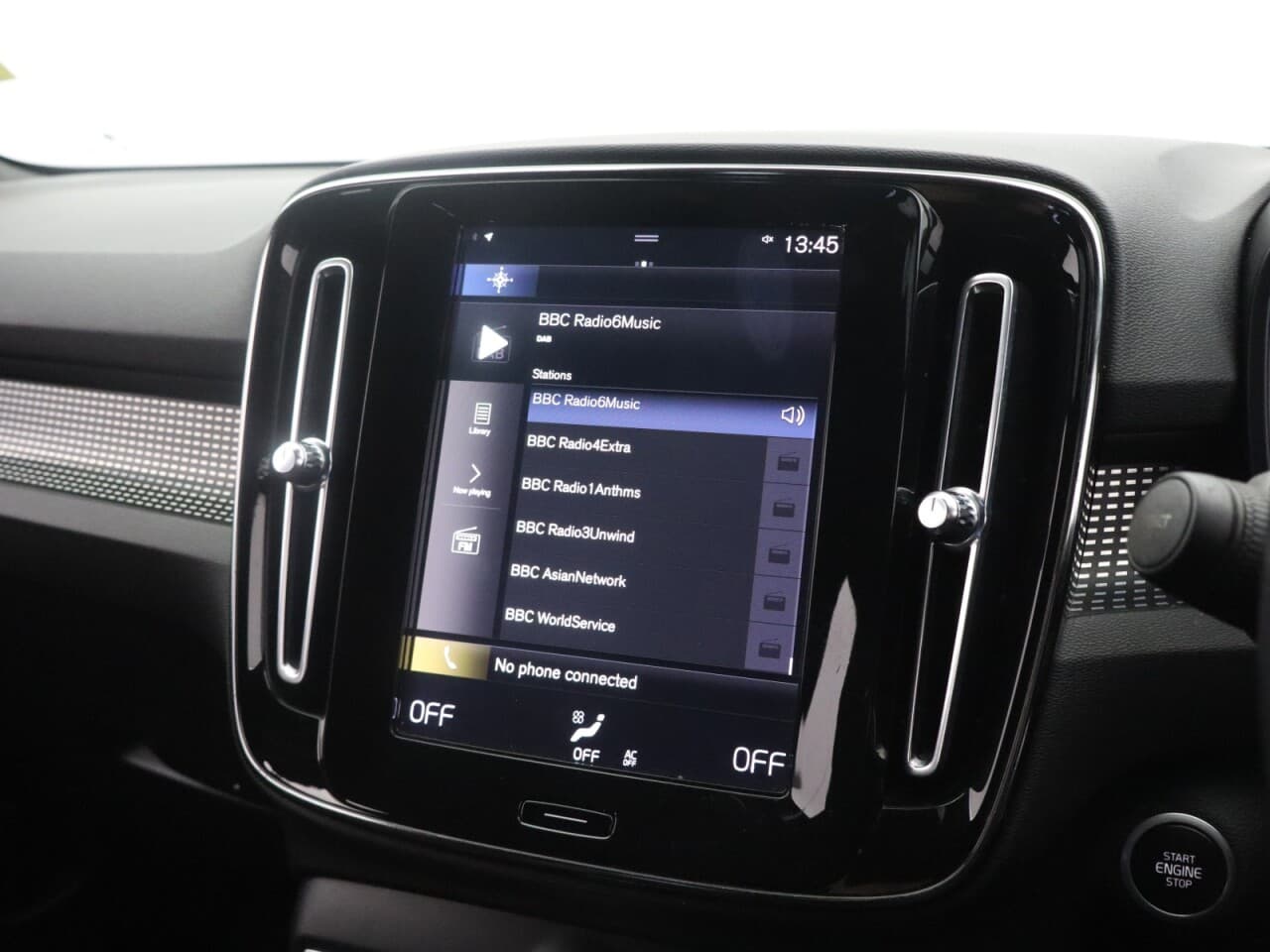 Volvo XC40 1.5h T5 Twin Engine Recharge 10.7kWh R-Design — image 35