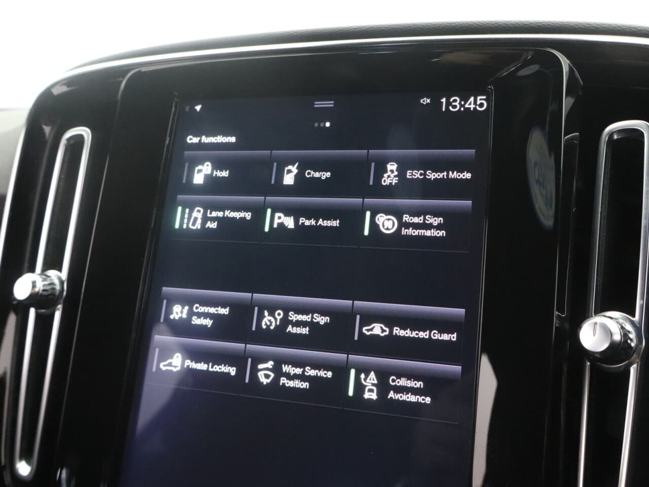 Volvo XC40 1.5h T5 Twin Engine Recharge 10.7kWh R-Design — image 36