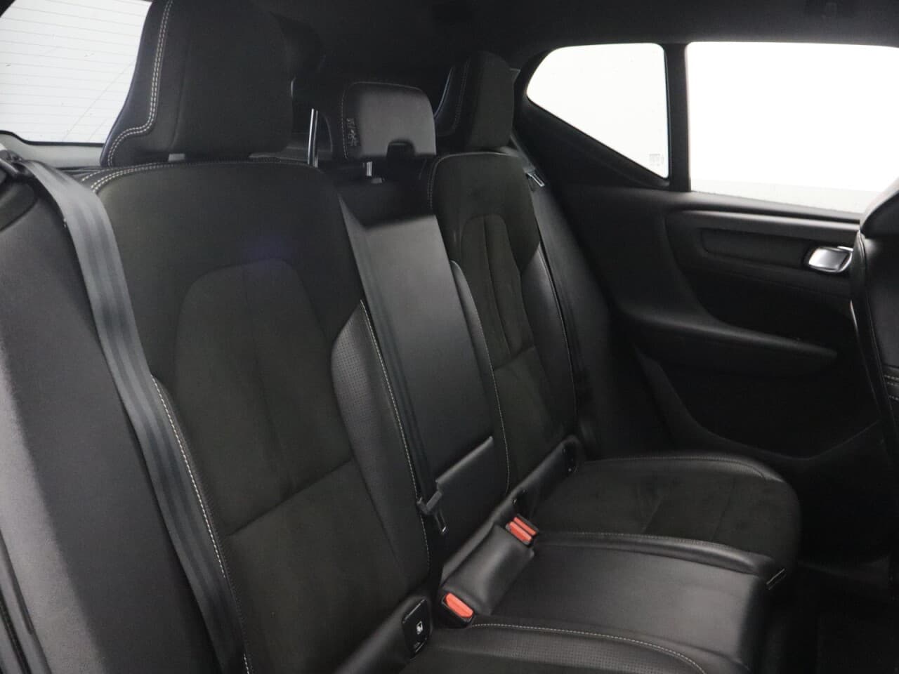Volvo XC40 1.5h T5 Twin Engine Recharge 10.7kWh R-Design — image 44