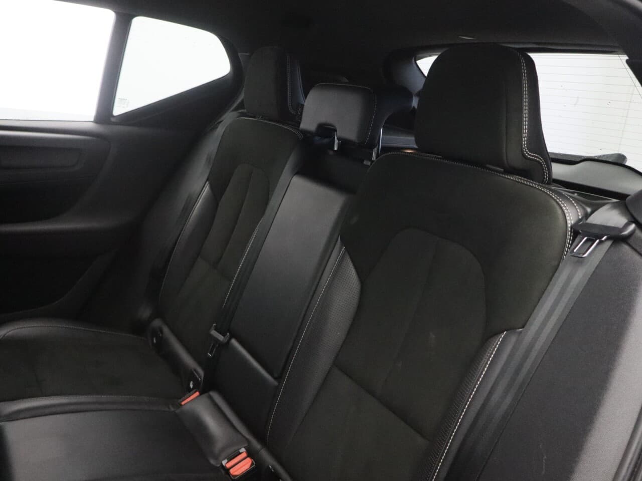 Volvo XC40 1.5h T5 Twin Engine Recharge 10.7kWh R-Design — image 47