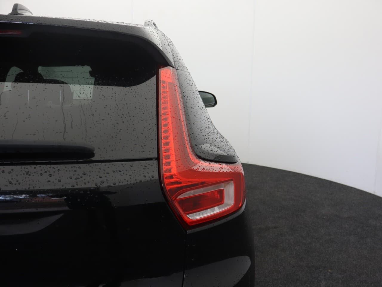 Volvo XC40 1.5h T5 Twin Engine Recharge 10.7kWh R-Design — image 57