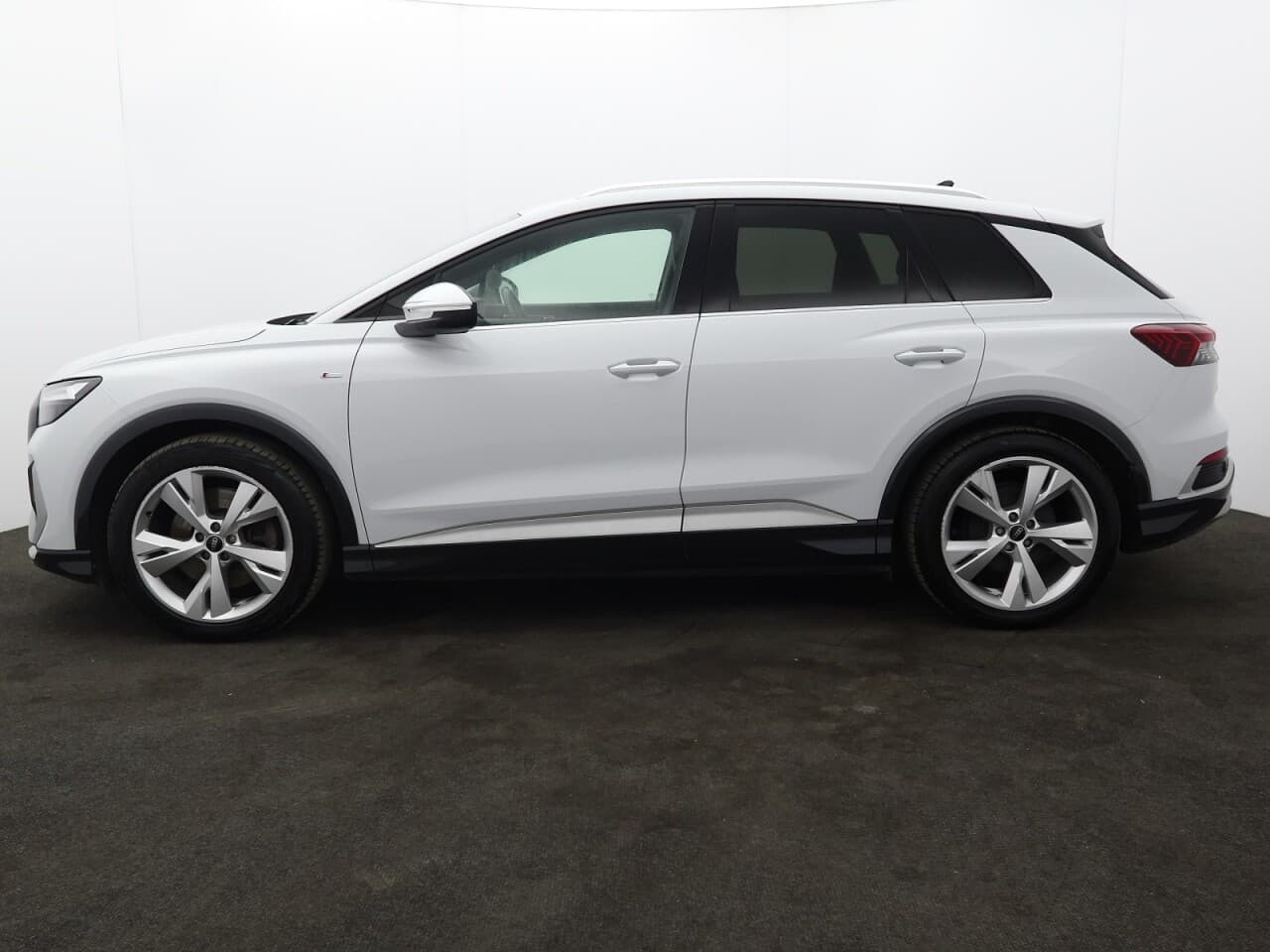 Audi Q4 E-Tron 40 S line — image 6