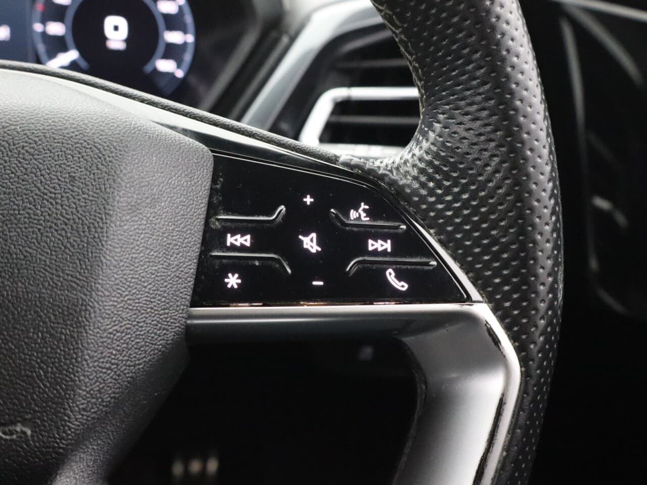 Audi Q4 E-Tron 40 S line — image 18