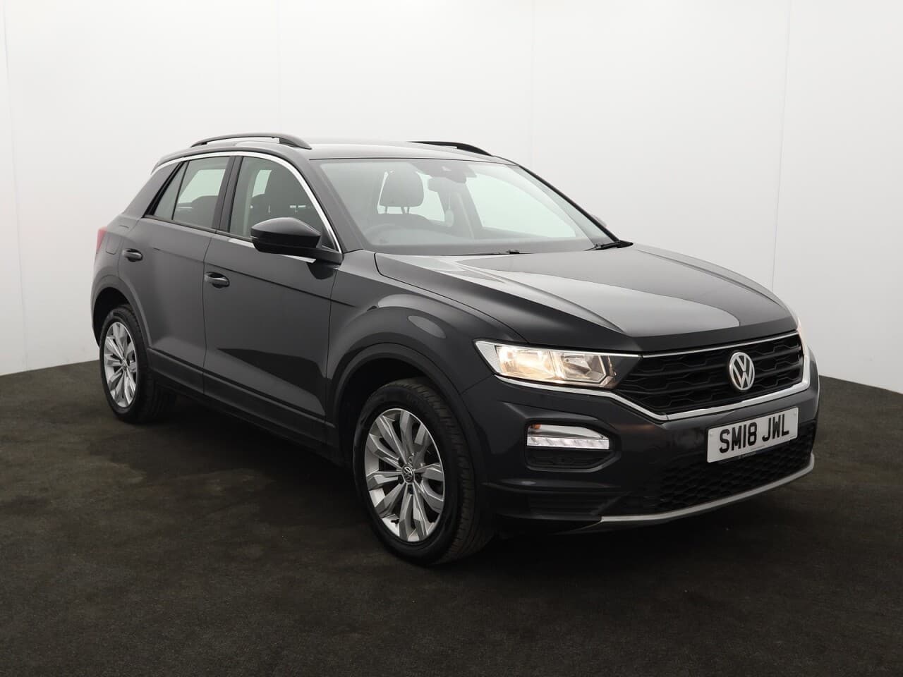 Volkswagen T-Roc 1.0 TSI SE view 1
