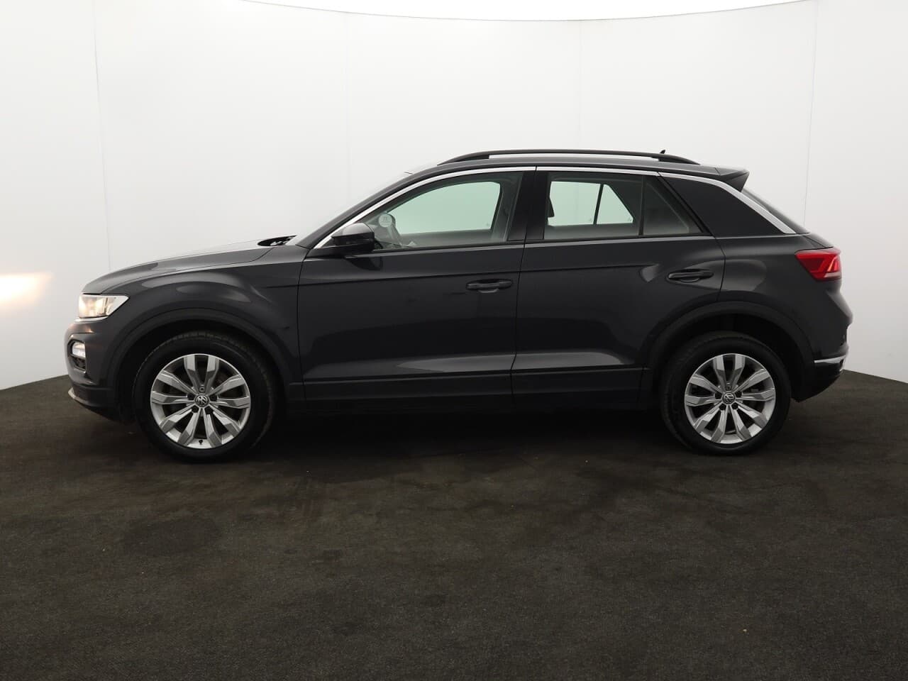 Volkswagen T-Roc 1.0 TSI SE — image 6