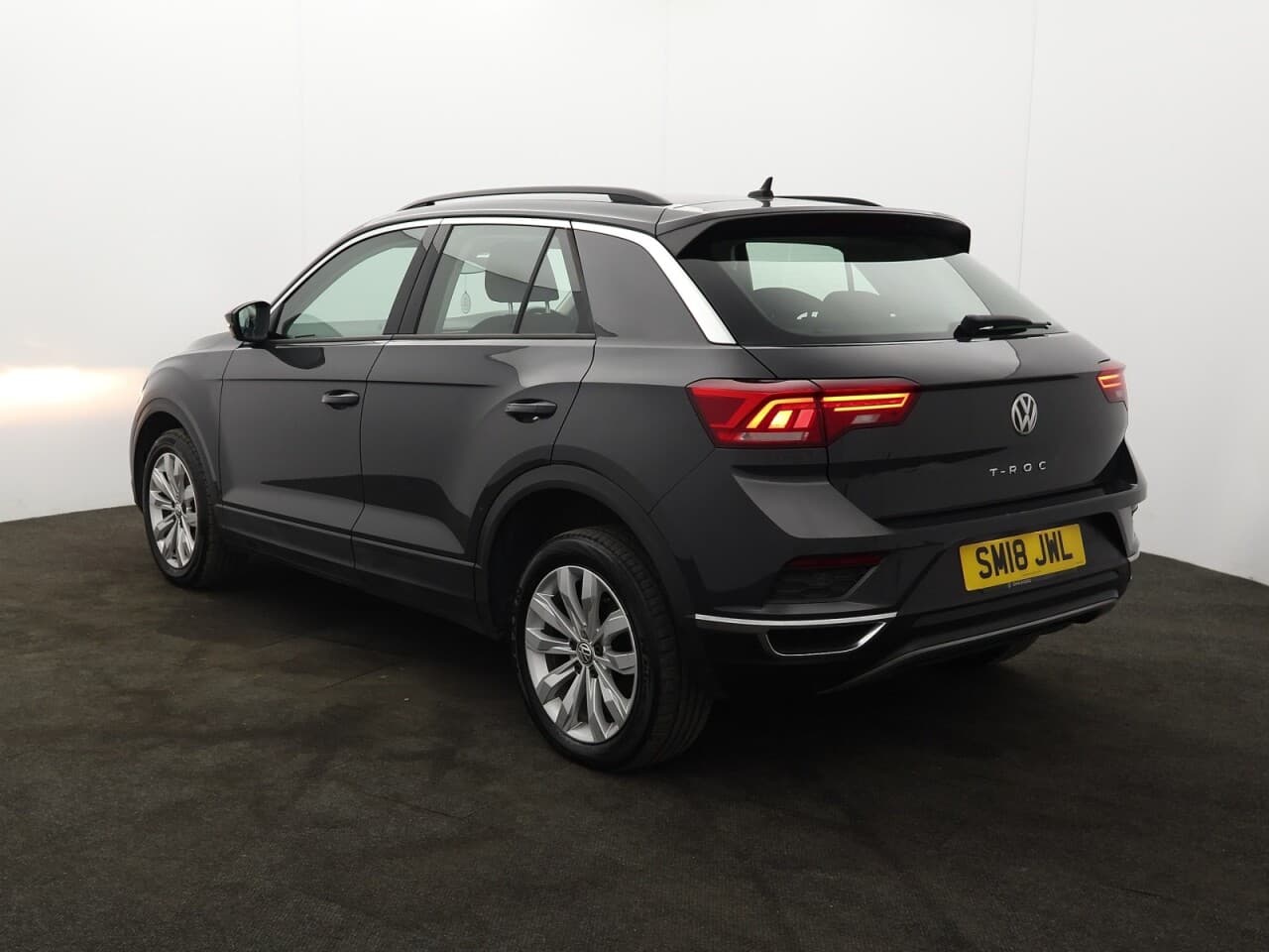 Volkswagen T-Roc 1.0 TSI SE — image 8