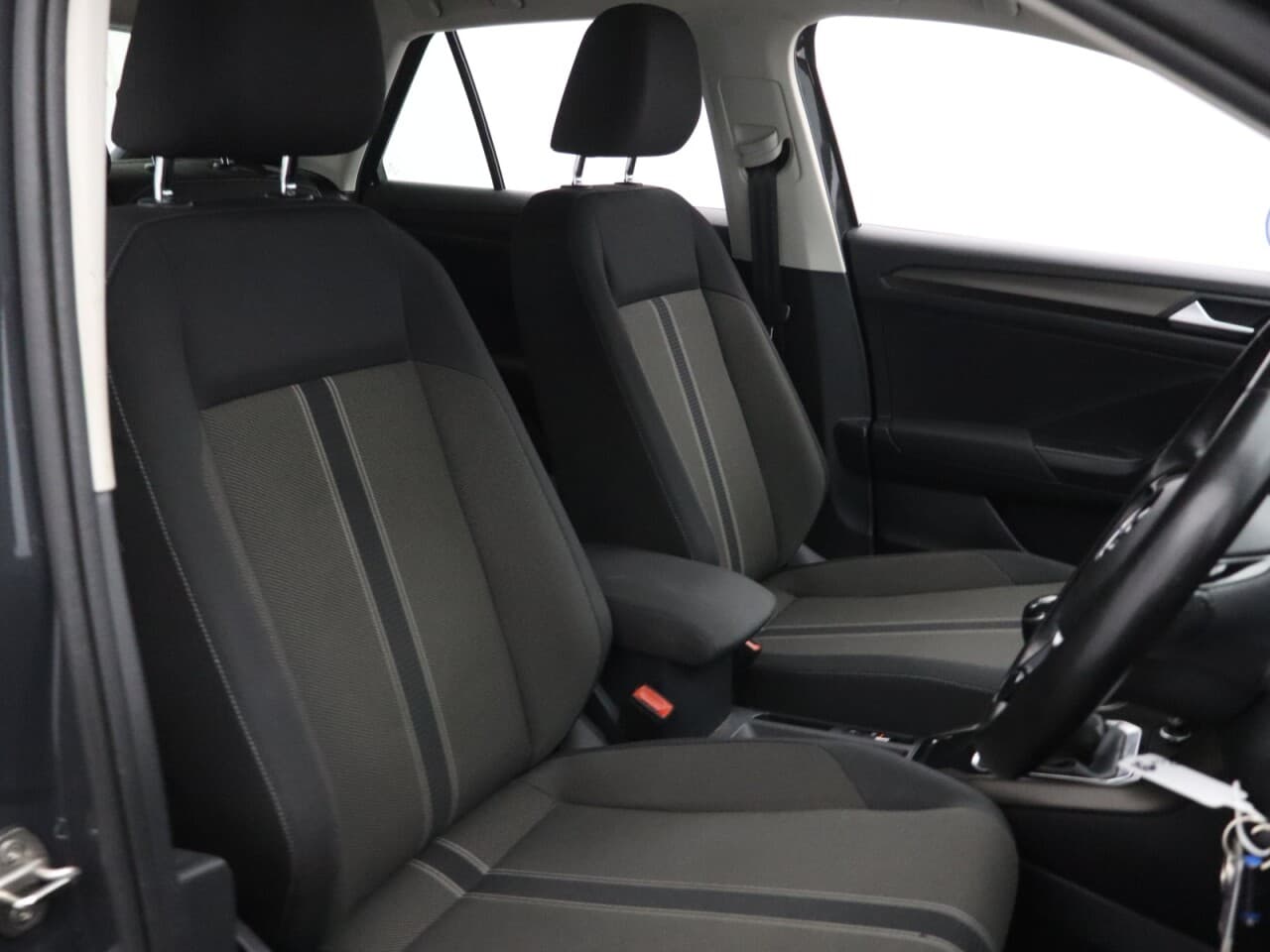 Volkswagen T-Roc 1.0 TSI SE — image 15