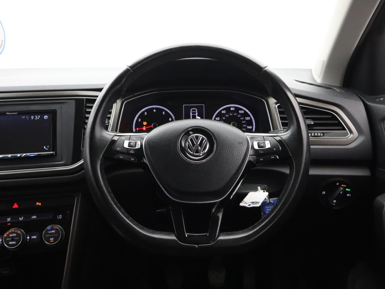 Volkswagen T-Roc 1.0 TSI SE — image 16