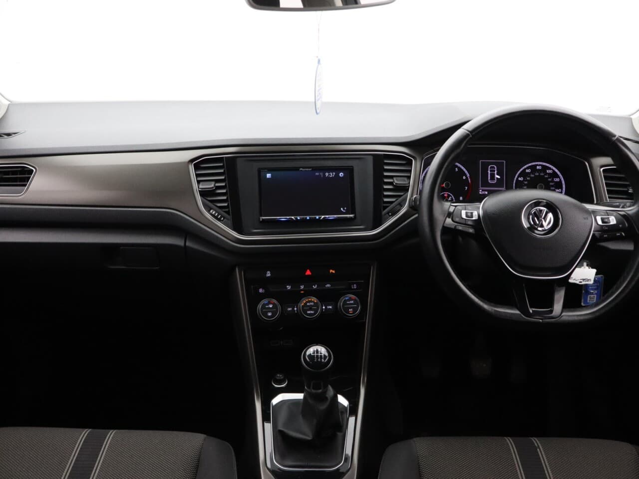 Volkswagen T-Roc 1.0 TSI SE — image 12