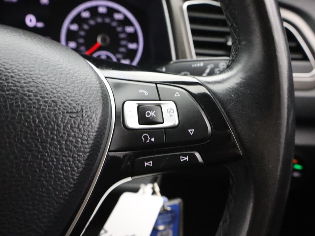 Volkswagen T-Roc 1.0 TSI SE — image 18