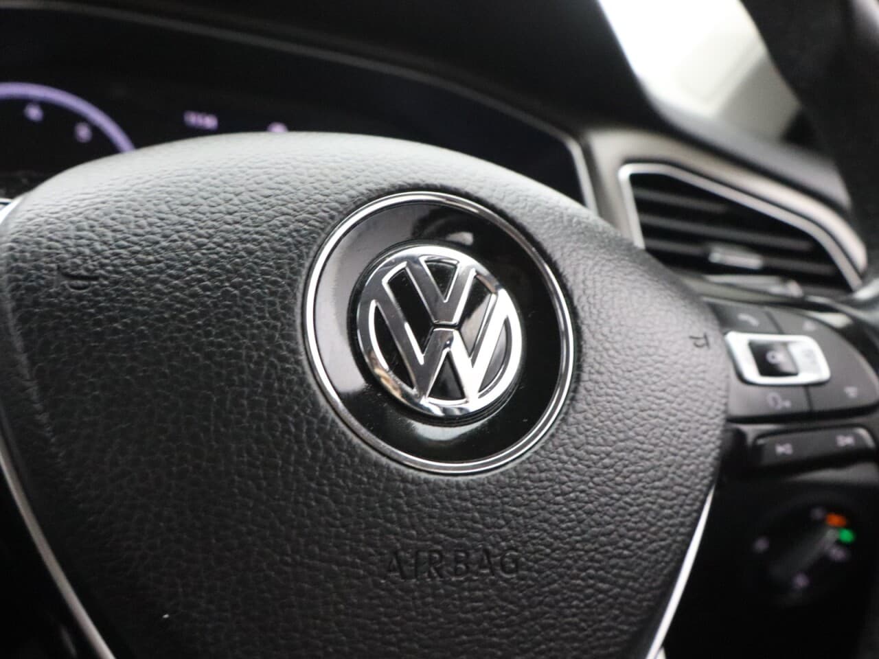 Volkswagen T-Roc 1.0 TSI SE — image 20