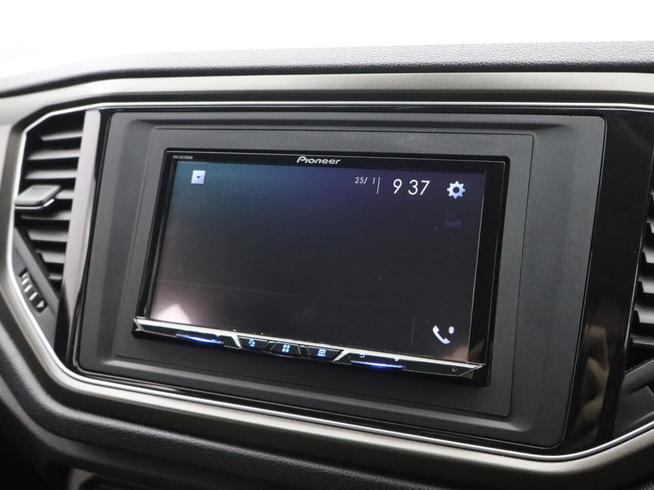 Volkswagen T-Roc 1.0 TSI SE — image 22