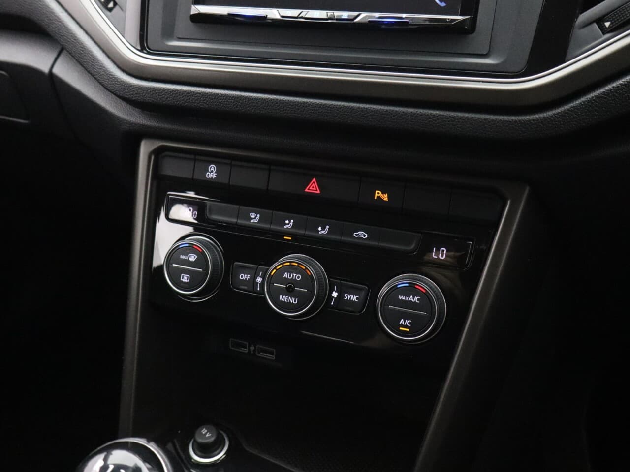 Volkswagen T-Roc 1.0 TSI SE — image 24