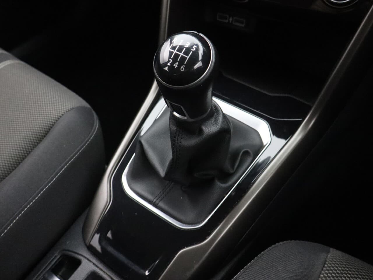 Volkswagen T-Roc 1.0 TSI SE — image 26