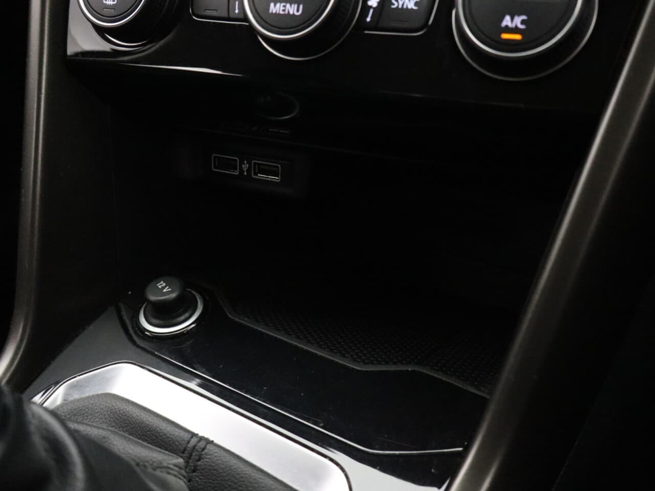 Volkswagen T-Roc 1.0 TSI SE — image 30