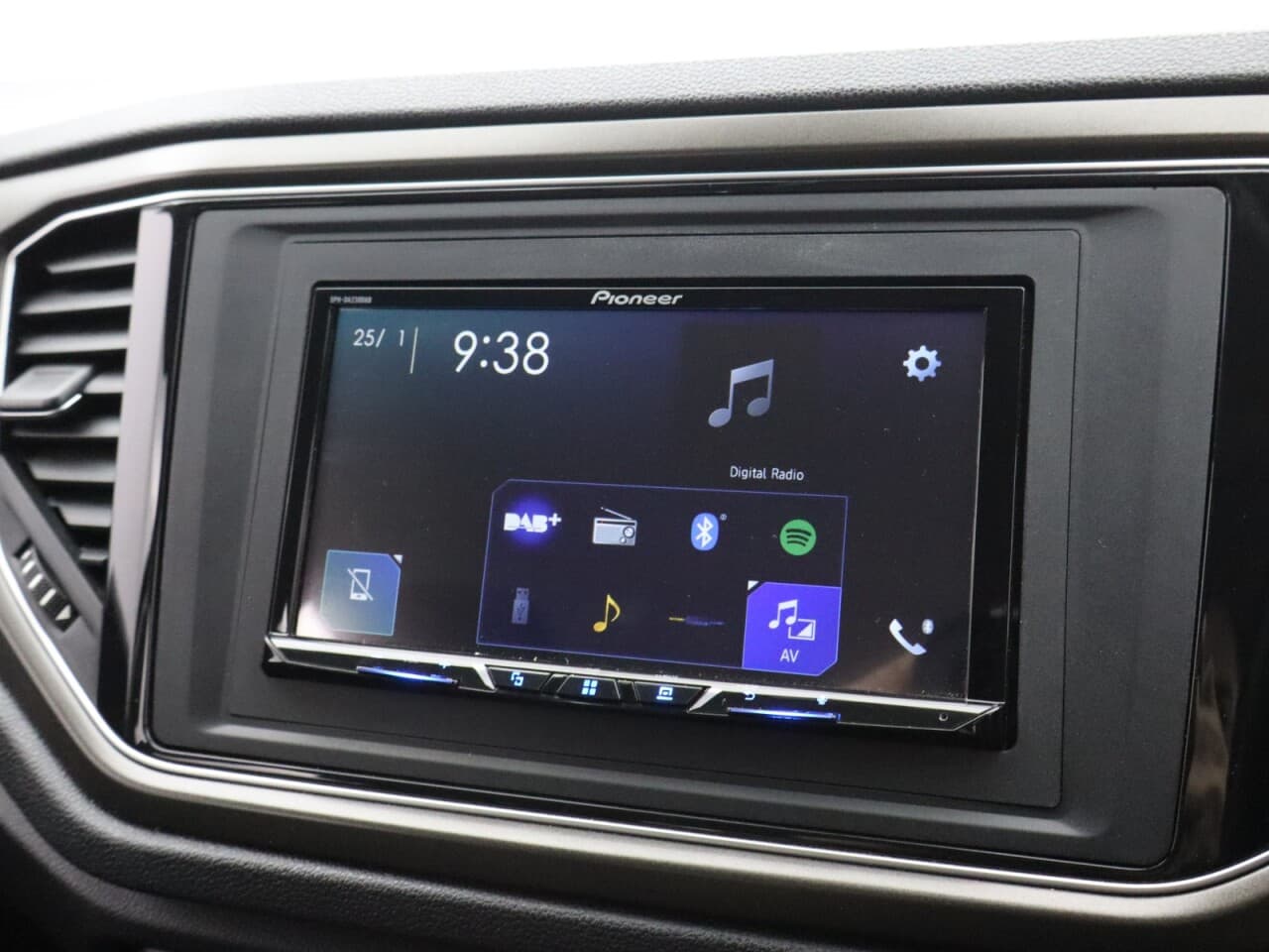 Volkswagen T-Roc 1.0 TSI SE — image 33
