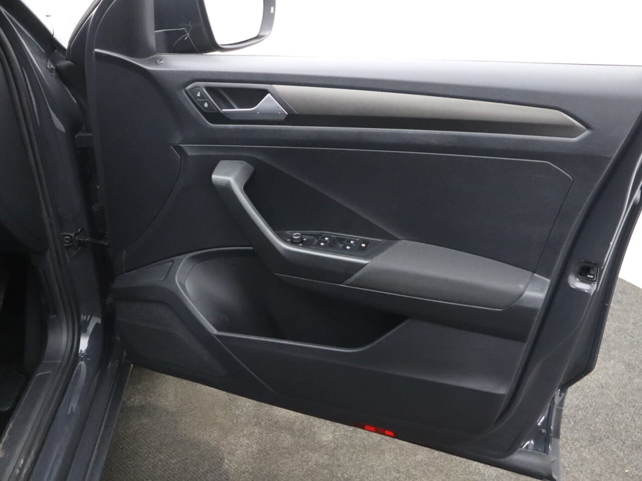 Volkswagen T-Roc 1.0 TSI SE — image 42