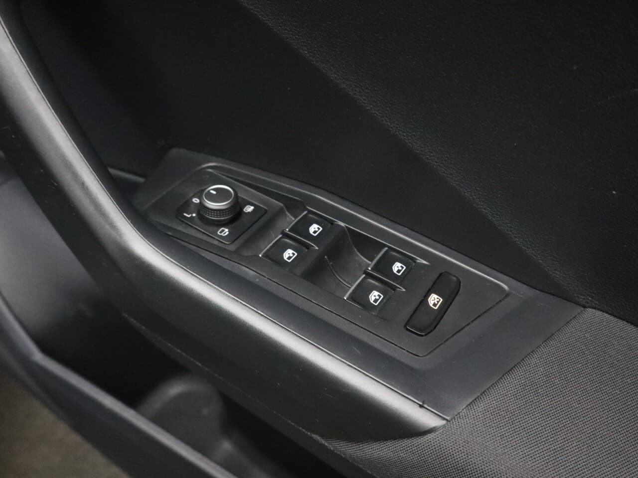 Volkswagen T-Roc 1.0 TSI SE — image 44