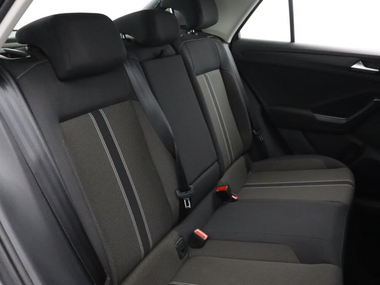 Volkswagen T-Roc 1.0 TSI SE — image 40