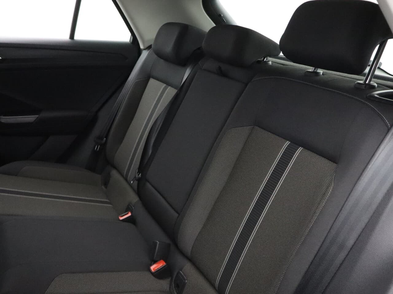 Volkswagen T-Roc 1.0 TSI SE — image 39