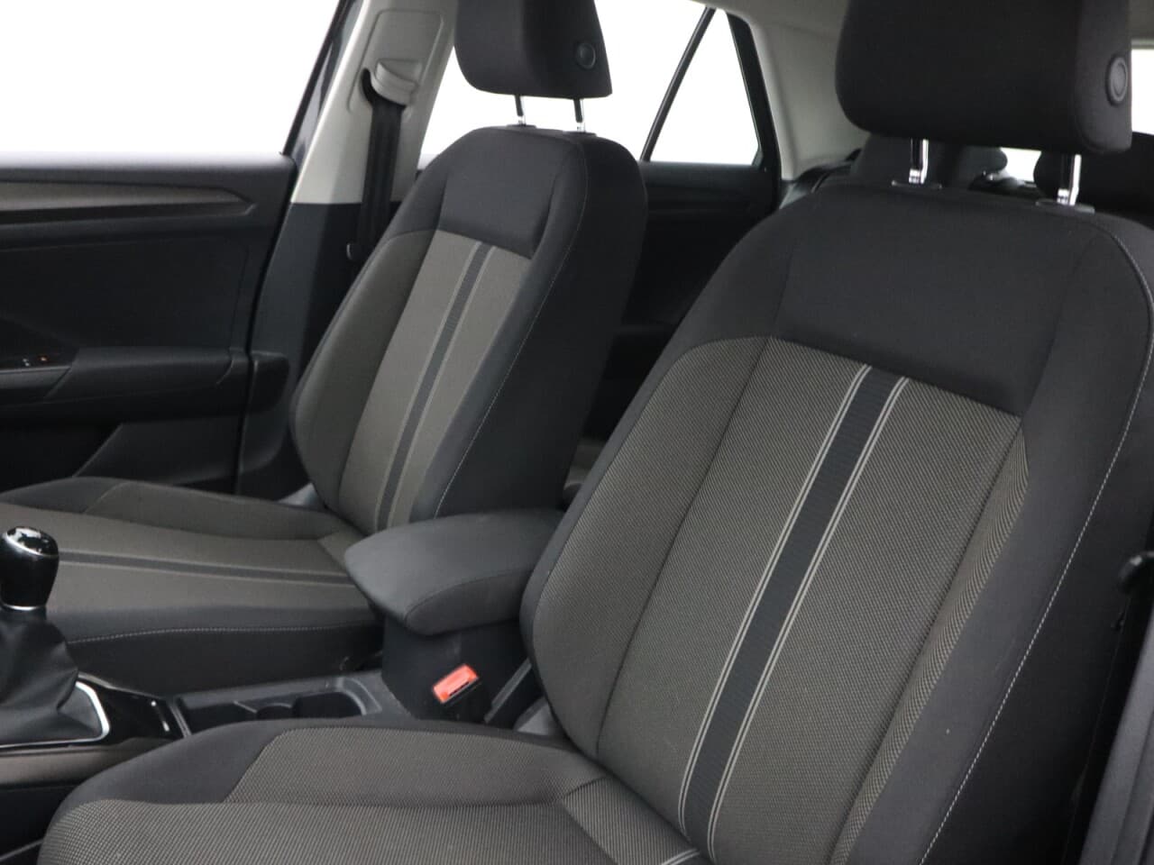 Volkswagen T-Roc 1.0 TSI SE — image 38