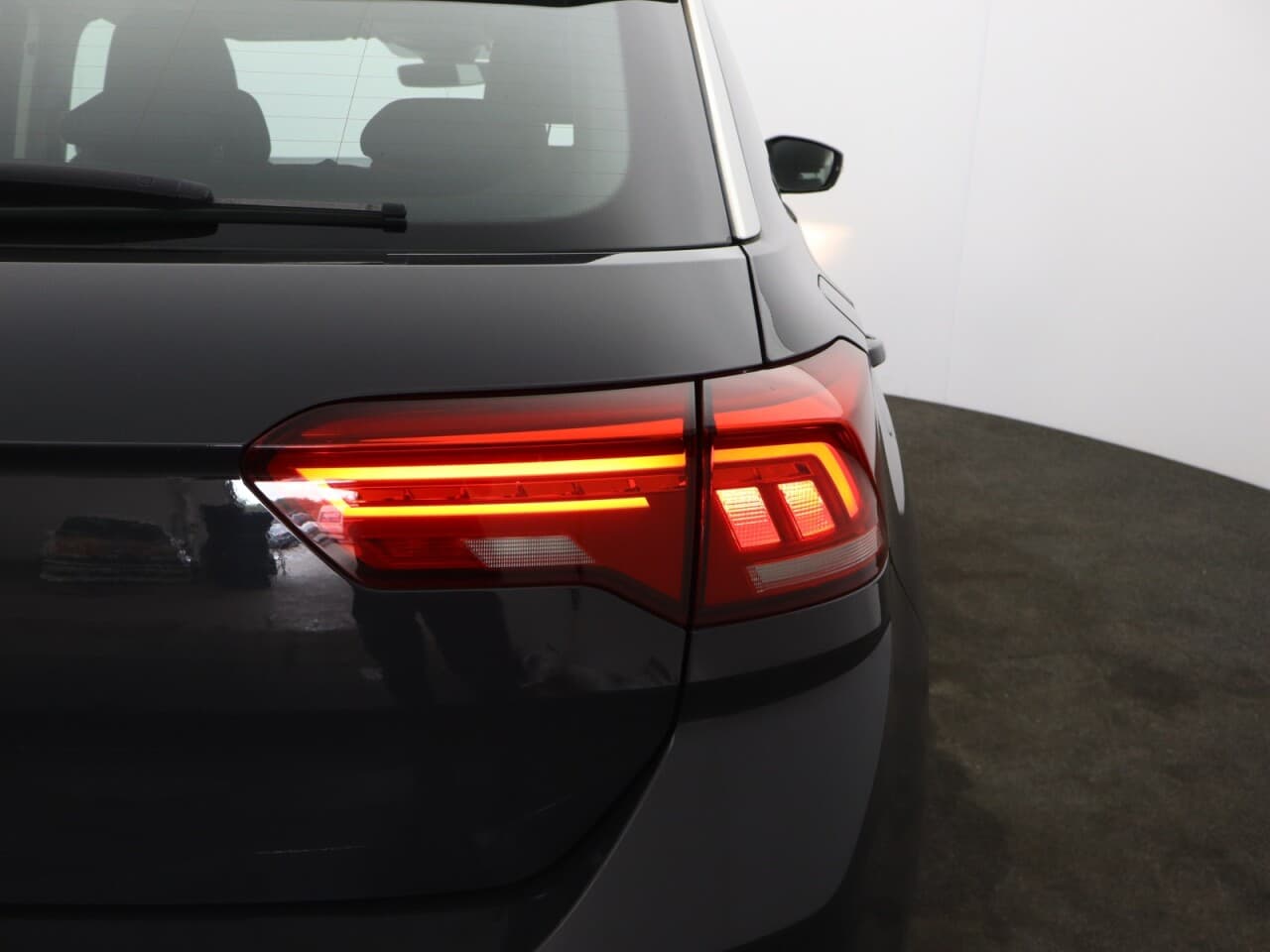 Volkswagen T-Roc 1.0 TSI SE — image 54
