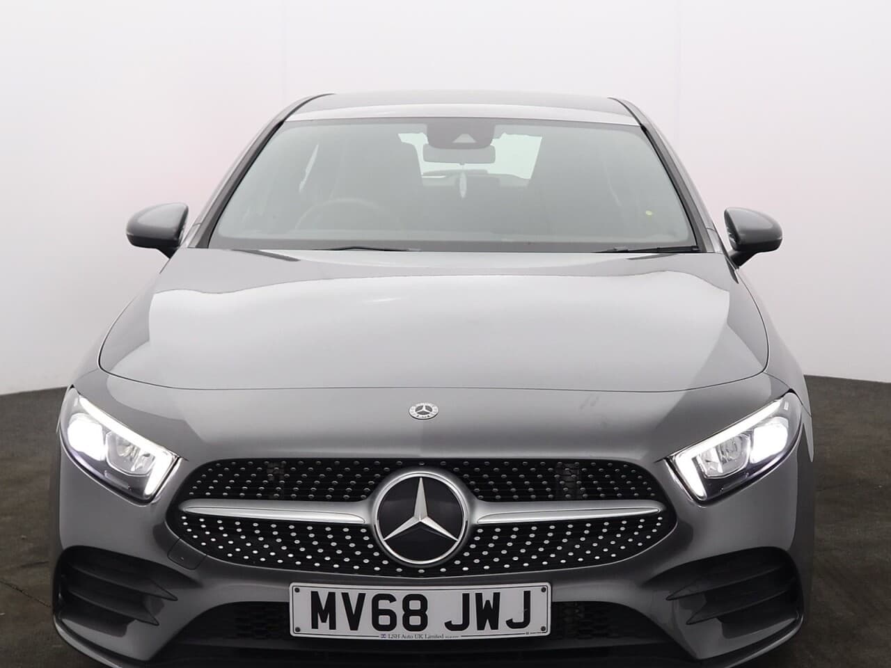 Mercedes-Benz A Class 1.3 A180 AMG Line — image 4
