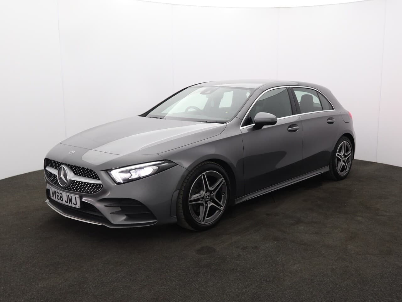 Mercedes-Benz A Class 1.3 A180 AMG Line — image 5