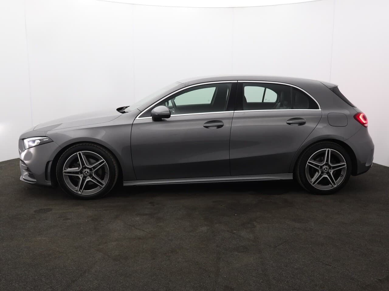 Mercedes-Benz A Class 1.3 A180 AMG Line — image 6