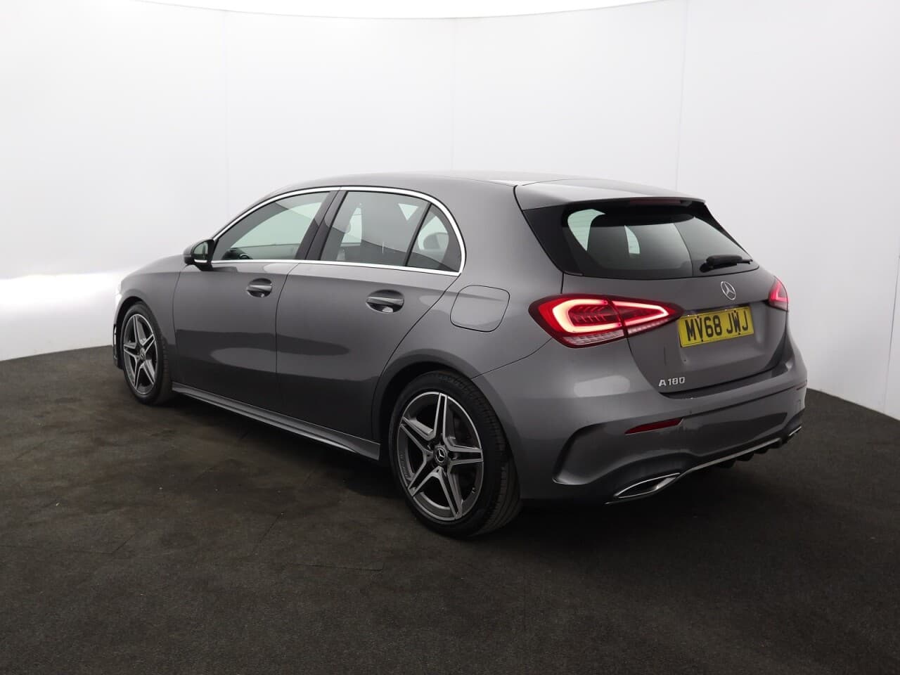Mercedes-Benz A Class 1.3 A180 AMG Line — image 8