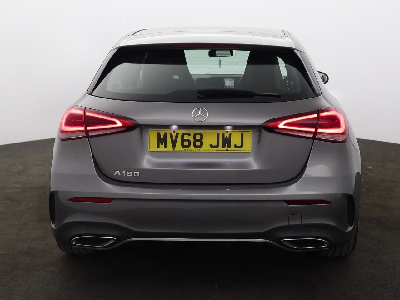 Mercedes-Benz A Class 1.3 A180 AMG Line — image 9